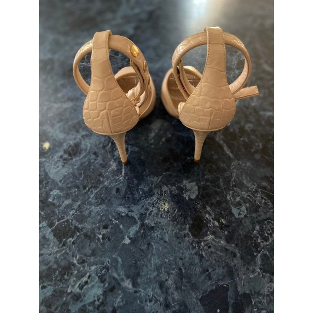 Burberry Triple Stud Embossed Leather Pe - Picture 4 of 8